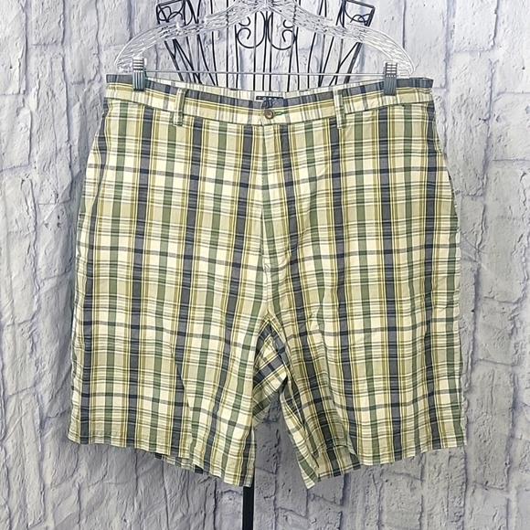 TOMMY HILFIGER Men's Green and Blue‎ Plaid Shorts Size 38 - Picture 1 of 8